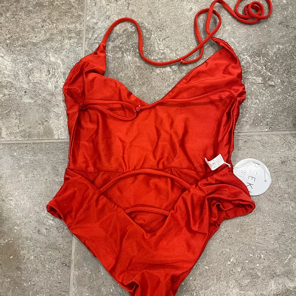 Red one piece bikini - Picture 7 of 7